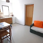 With Parking Space Njivice, Krk - 21762 דירה נייביצה