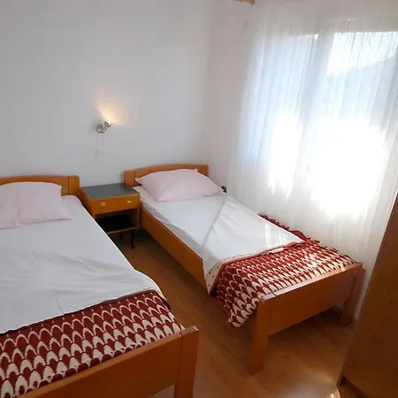 With Parking Space Njivice, Krk - 21762 Appartement *