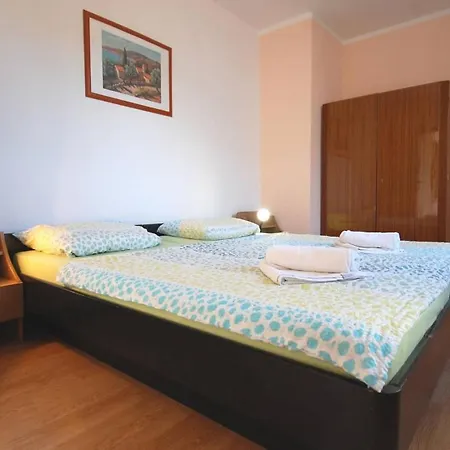 With Parking Space Njivice, Krk - 21762 Appartement
