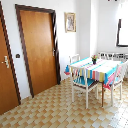 With Parking Space Njivice, Krk - 21762 Appartement